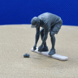 Homme qui ramasse ses boules de pétanque 1:43 - 3D Creative