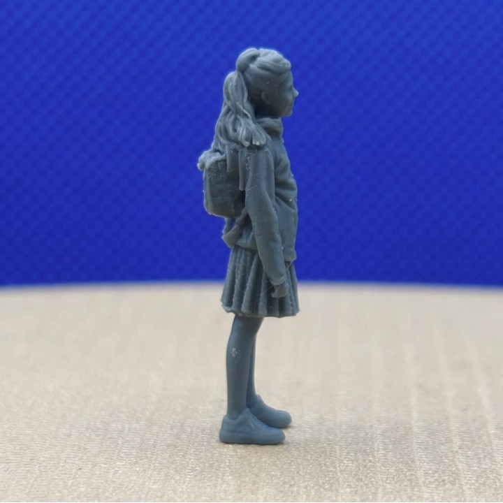 Diorama Alice à la rentrée des classes 3D Creative à l'échelle 1:43