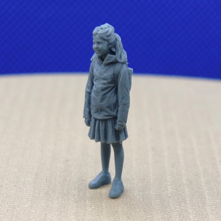 Diorama Alice à la rentrée des classes 3D Creative à l'échelle 1:43