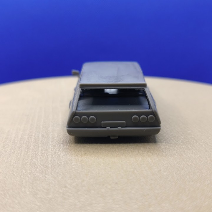 Arrière de la carrosserie Ferrari 365 Felber du kit 1:43 avec six feux ronds visibles