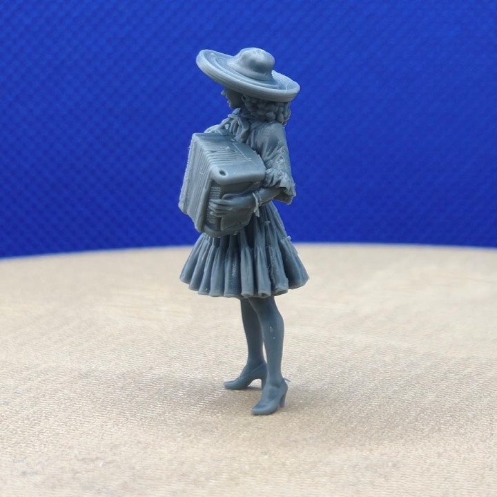 Yvette l’accordéoniste, personnage miniature 3D Creative au 1:43