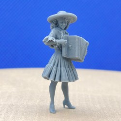 Personnage Yvette l’accordéoniste 3D Creative à l’échelle 1:43