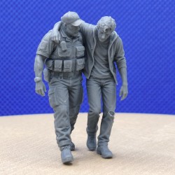 Diorama - Homme blessé aidé par un agent, Scène d'accident - 3D CREATIVE - 1/43