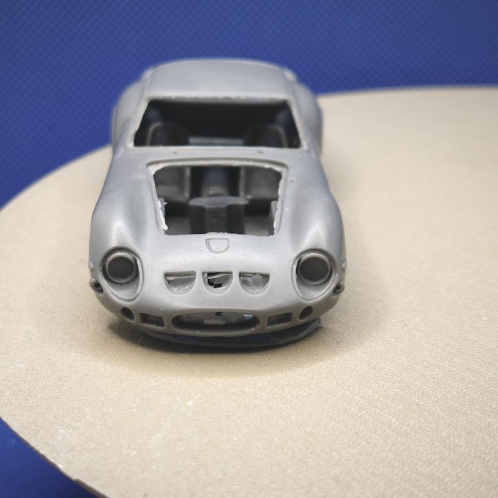 Éléments du kit incomplet Ferrari 250 GTO FG Miniatures à l’échelle 1:43