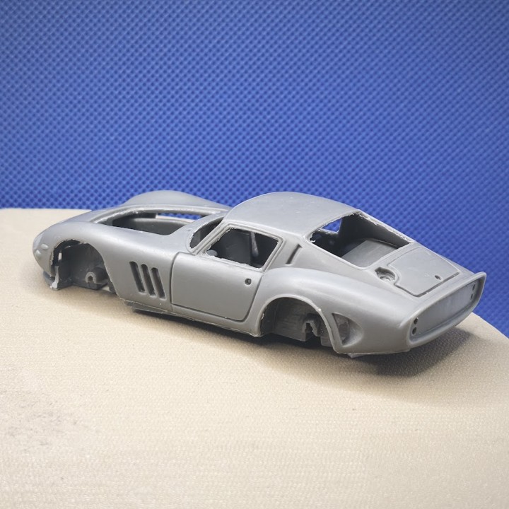 Kit de carrosserie Ferrari 250 GTO incomplet à l’échelle 1:43