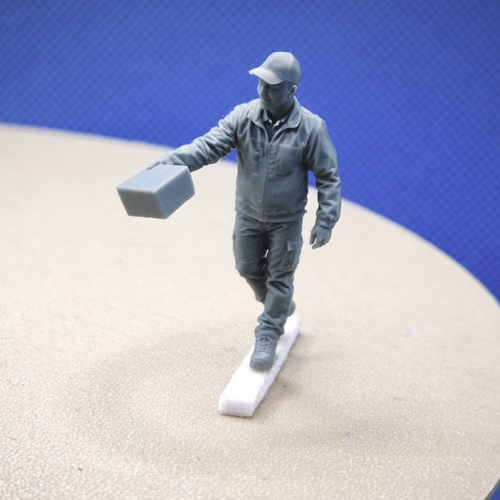 Personnage de livreur 3D Creative destiné à un diorama à l'échelle 1:43