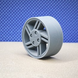 Jante sport 5 branches type XR3 pour voiture miniature à l’échelle 1:18, vue en perspective