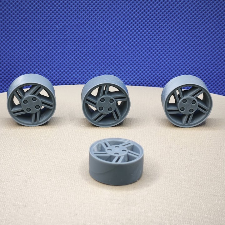 Quatre jantes sport 5 branches pour voiture miniature à l’échelle 1:18