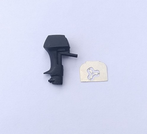 Moteur de bâteau en résine + Hélice en photodecoupe - Ech 1:43
