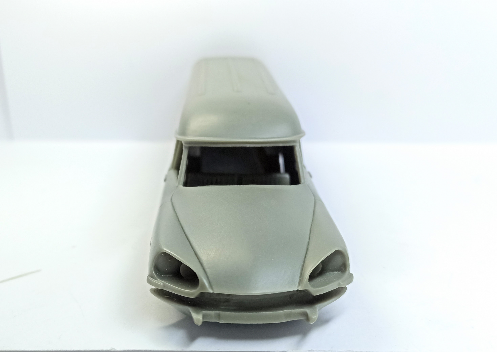 Maquette voiture : Kit : Citroën DS 19