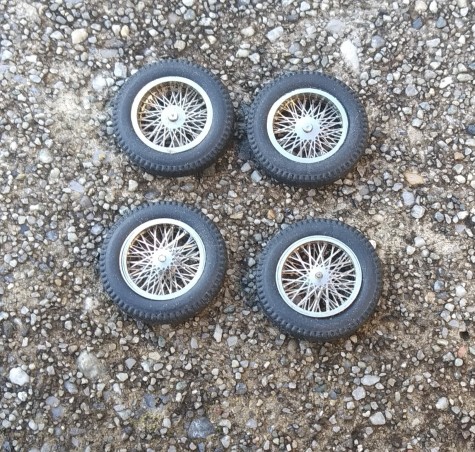 4 roues complètes à rayons Ø 18 mm - Laiton chromé - Ech 1:43