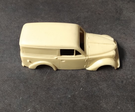 Carrosserie en résine à réparer (voir photo) - JUVAQUATRE - Ech 1:43