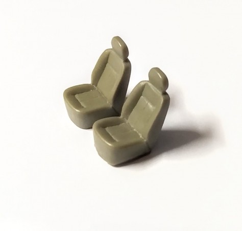 2 Sièges en résine - H. 20 x L 12 mm - 1:43