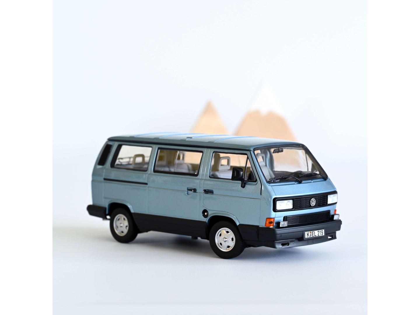 Marketplace - Volkswagen Multivan 1990 Bleu clair - Norev - 1:18