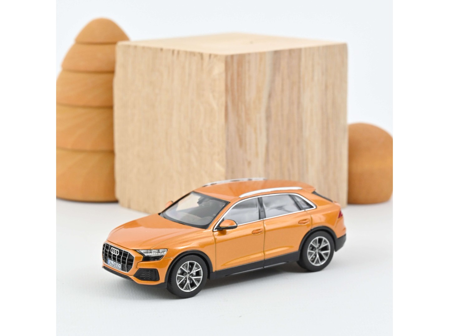 Marketplace - Audi Q8 2017 Orange - Norev - 1:43