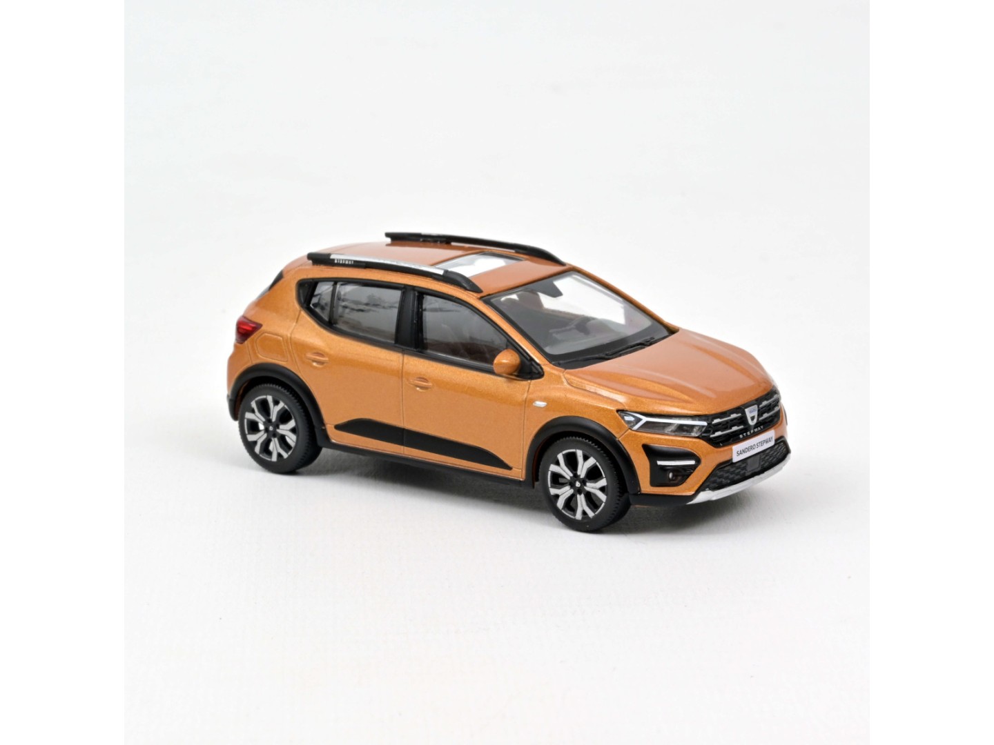 Marketplace - Dacia Sandero Stepway 2021 Orange - Norev - 1:43