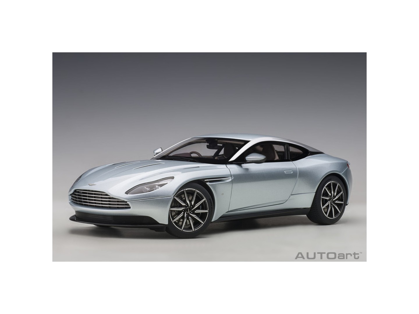 Marketplace - Aston Martin DB11 Gris - Skyfall - Autoart - 1:18