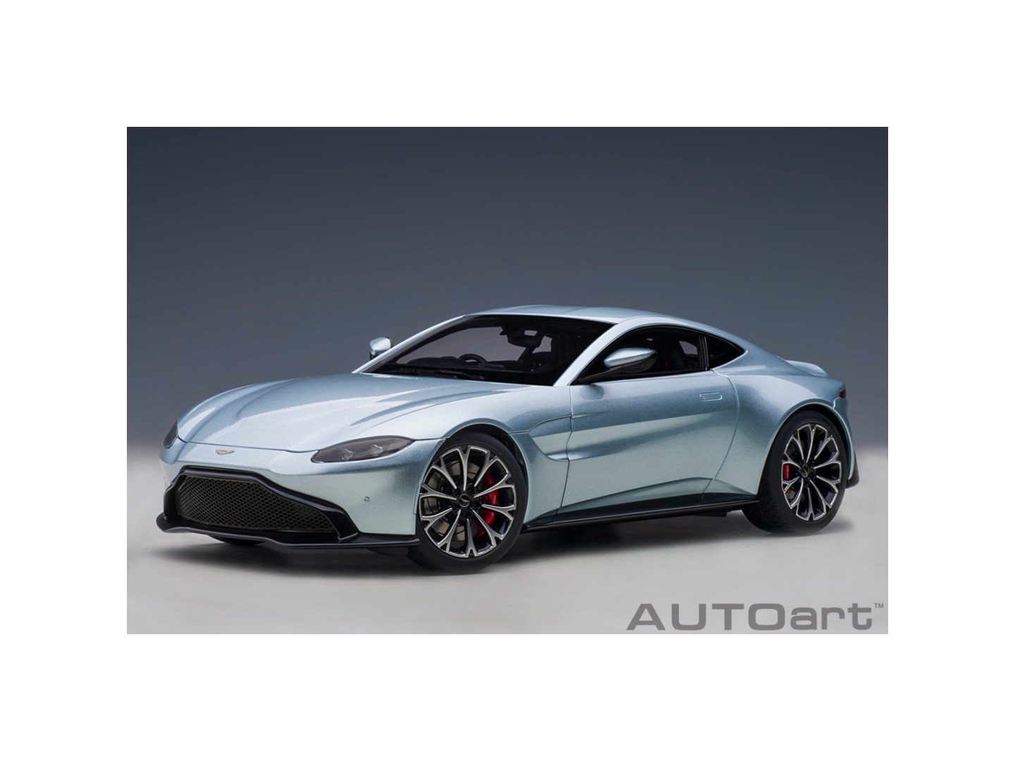 Marketplace - Aston Martin Vantage 2019 Argent - Skyfall - Autoart - 1:18