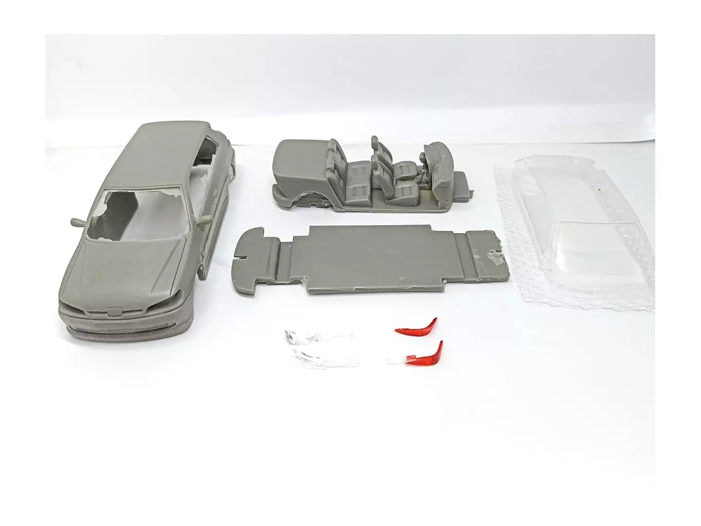 Kit incomplet : PEUGEOT 306 "Break de chasse" - Résine - 1:43