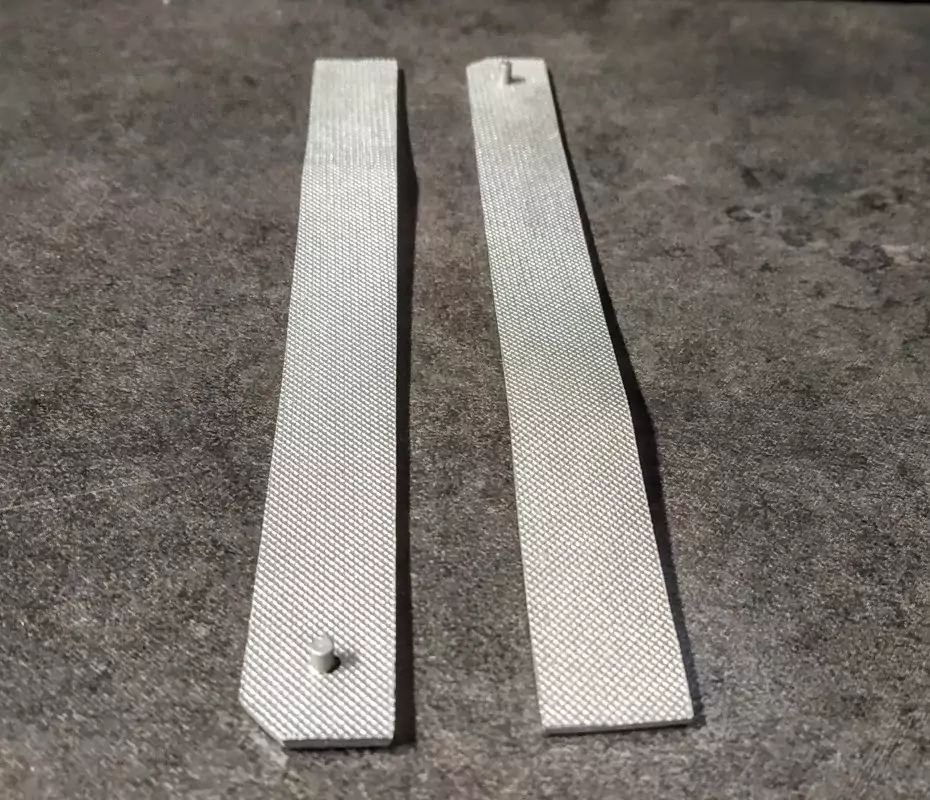 2 Rampes D/G - Long 122 mm - Résine - Ech 1:43