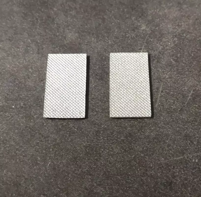 2 Plaques en résine - Peint - 21 x 11 mm
