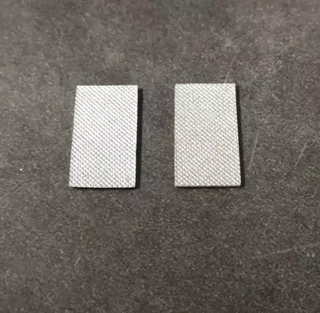 2 Plaques en résine - Peint - 21 x 11 mm
