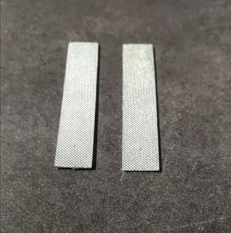 2 Plaques en résine - Peint - 54.50 x 10.70 mm