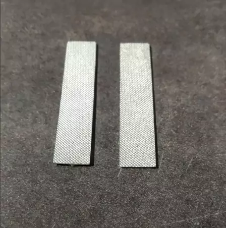 2 Plaques en résine - Peint - 54.50 x 10.70 mm