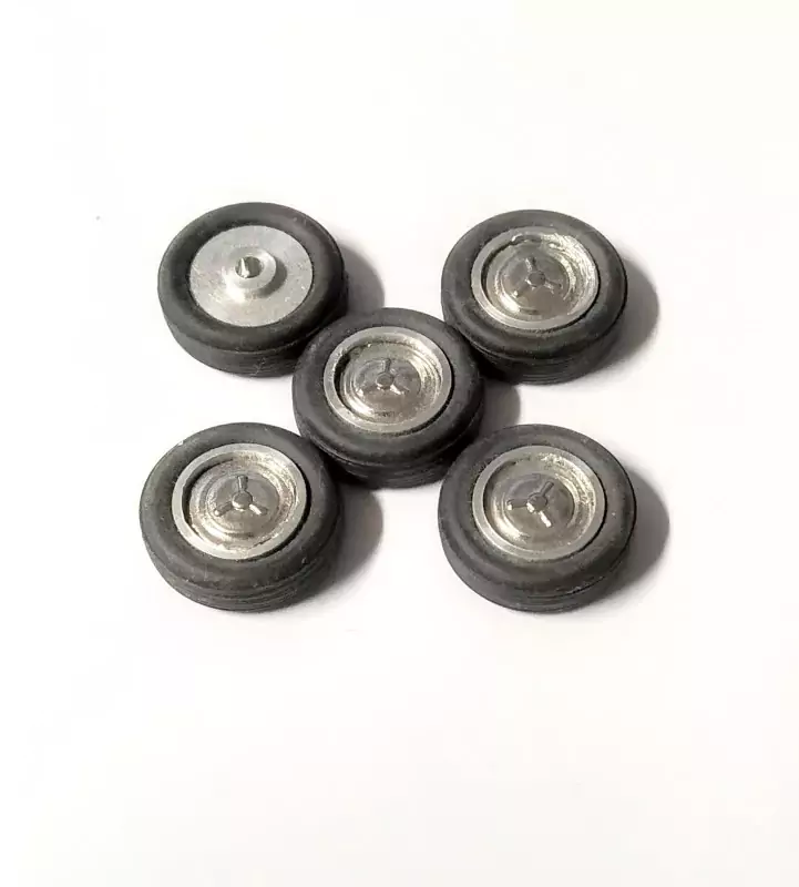 5 roues complètes - Chrome - Alu et White Metal - Ech 1:43