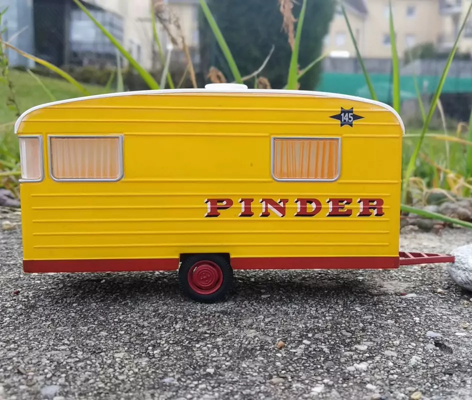 En l'état - Caravane Digue de type Panoramique PINDER - Ech. 1:43