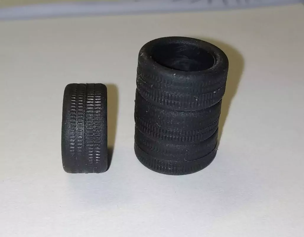 Pneus résine souple ø intérieur 9.50mm - 1/43ème - Lot de 4