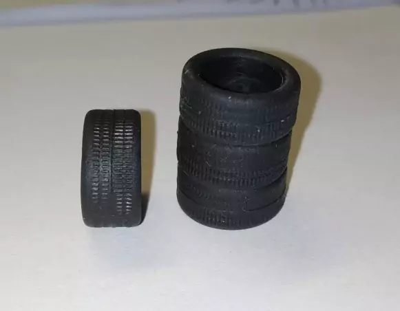 Pneus résine souple ø intérieur 9.50mm - 1/43ème - Lot de 4