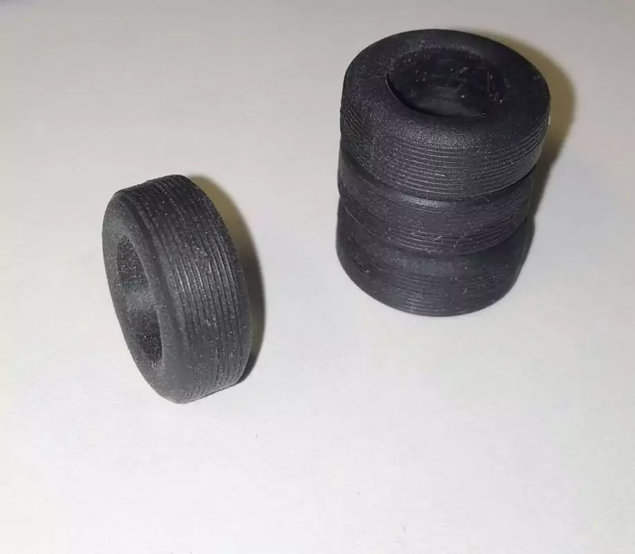 Pneus en résine souple - ø int 9.50mm - Ech 1/43 - Lot de 4