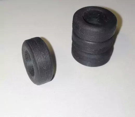 Pneus en résine souple - ø int 9.50mm - Ech 1/43 - Lot de 4
