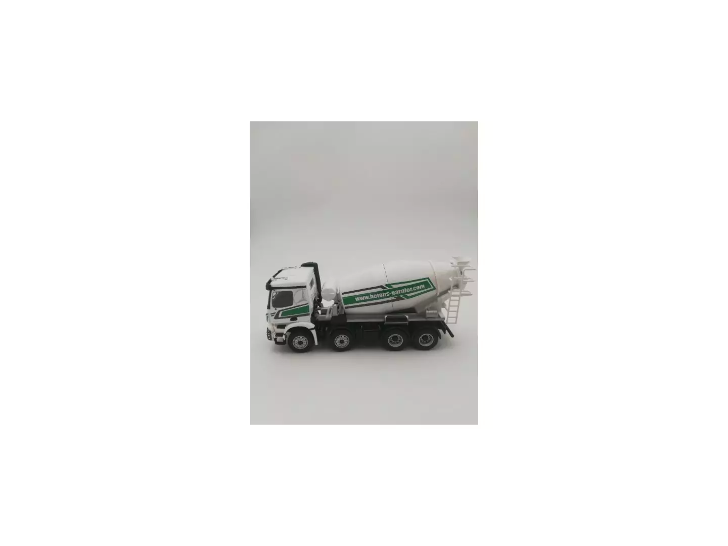 Marketplace : MERCEDES BENZ Arocs 8x4 Camion toupie BETON-GARNIER - LIEBHERR HTM 905 - Conrad - 1:50