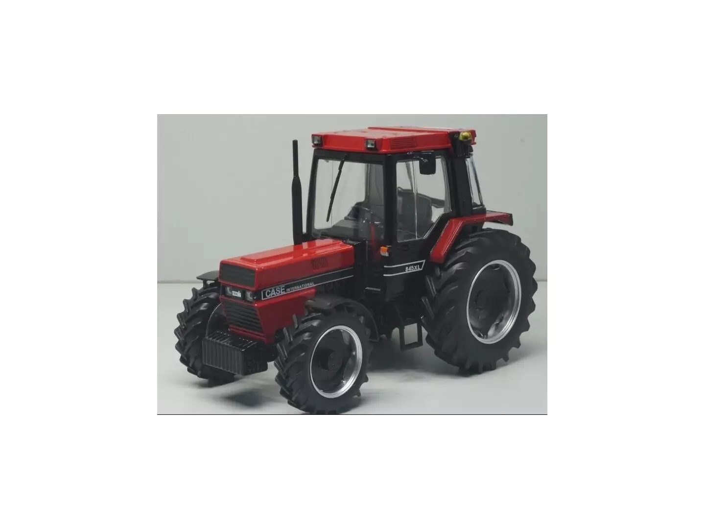 Markeplace : CASE IH 845 XL  - REPLICAGRI - 1:32