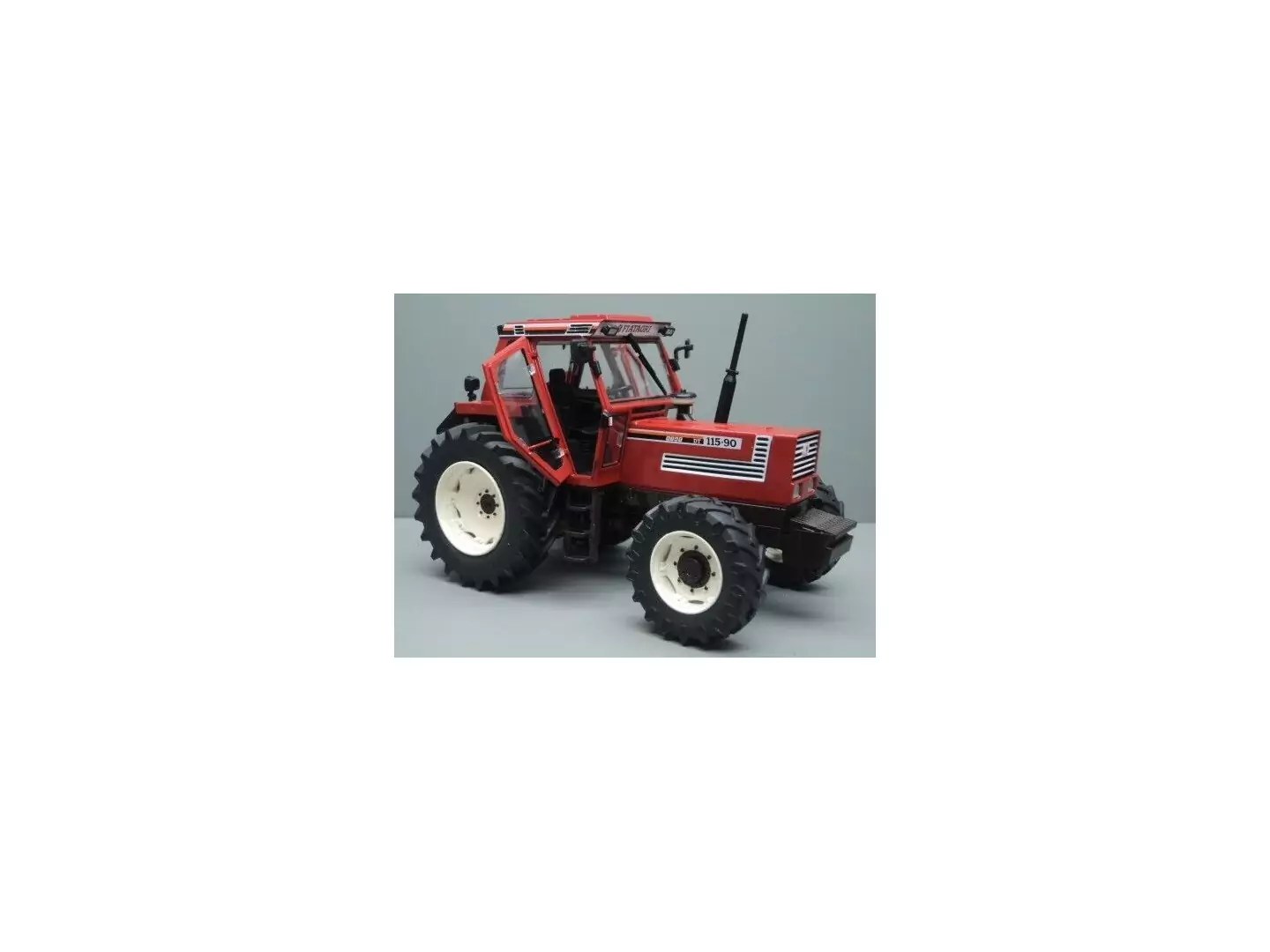 Markeplace : FIAT 115-90 DT 4 roues motrices  - REPLICAGRI - 1:32