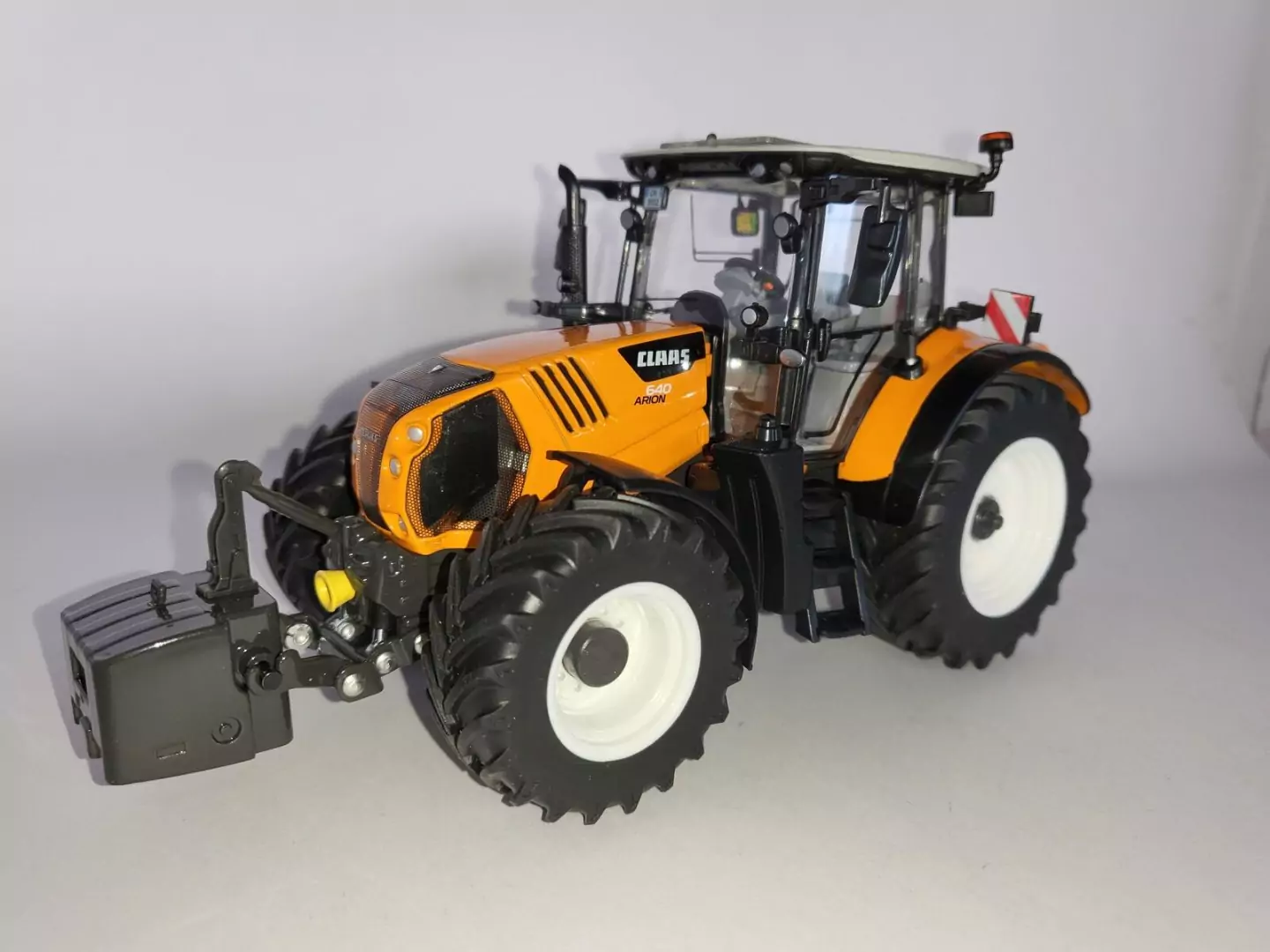 Markeplace : Tracteur CLAAS Arion 640 Orange  - WIKING - 1:32