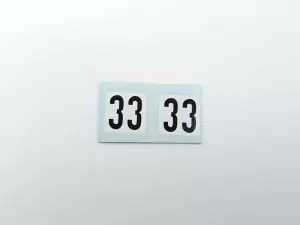 Décalcomanie : Numéro 33 fond blanc - 11mm - 1:43