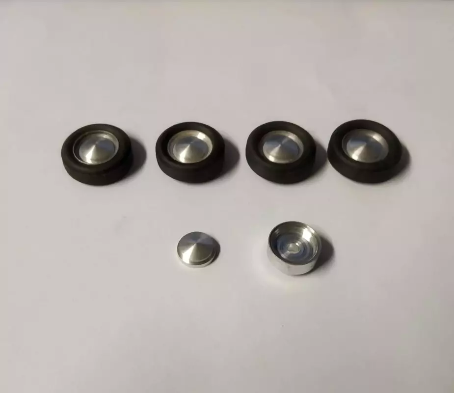 4 roues complètes - Jantes ø9.50 mm + insert + pneus - Ech. 1/43 |P...