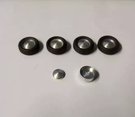 4 roues complètes - Jantes ø9.50 mm + insert + pneus - Ech. 1/43 |P...