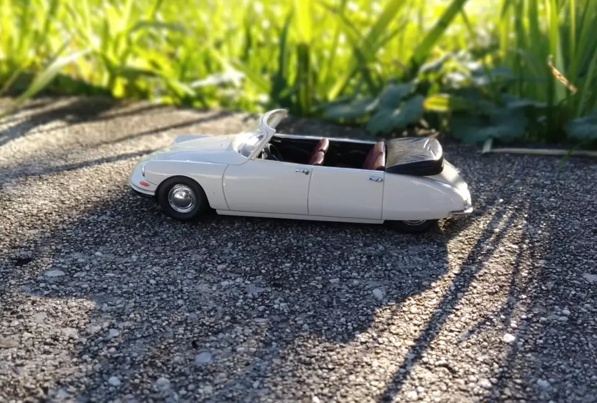 CITROEN - DS reuter 4 p. ivoire - CLASSIQUES - 1:43 |Pièces et kits...