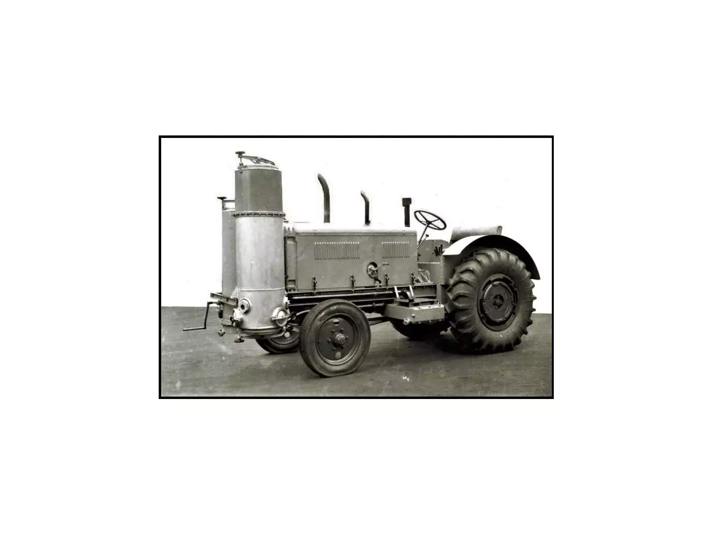 Artisan32 - KIT TRACTEUR RENAULT 301H GAZOGENE - 1941
