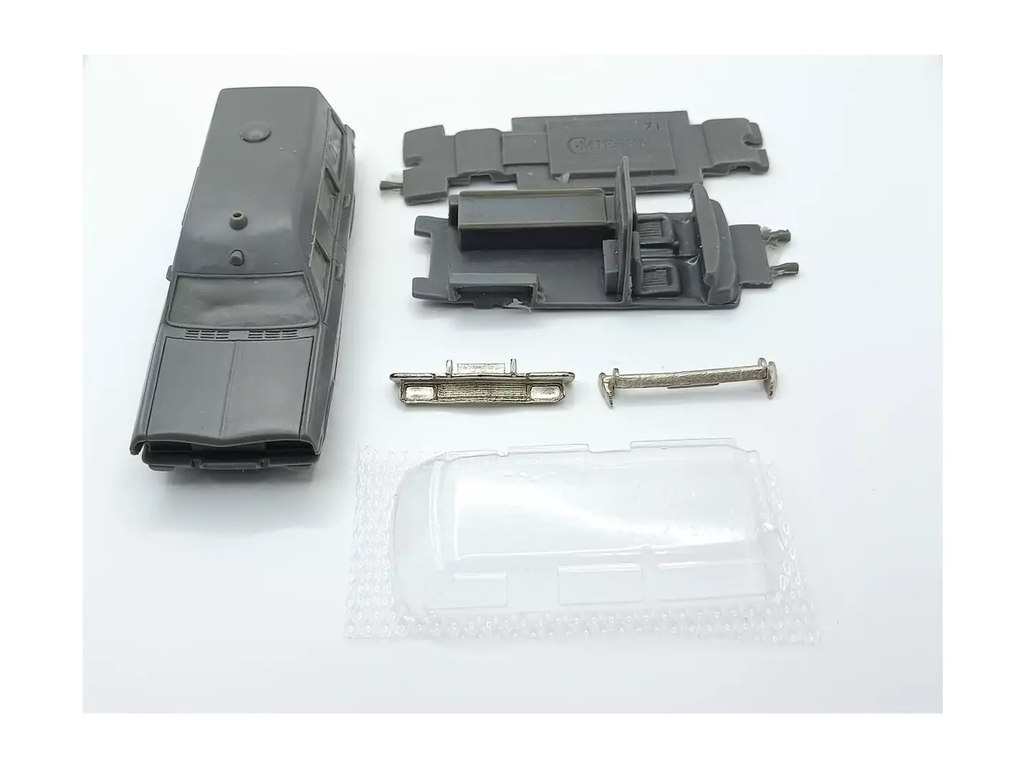 Incomplet : Kit OPEL Kapitan "Ambulance" 1965 - Résine - 1:43