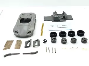 Incomplet : Kit Sbarro Alcador - Ferrari - Résine - 1:43