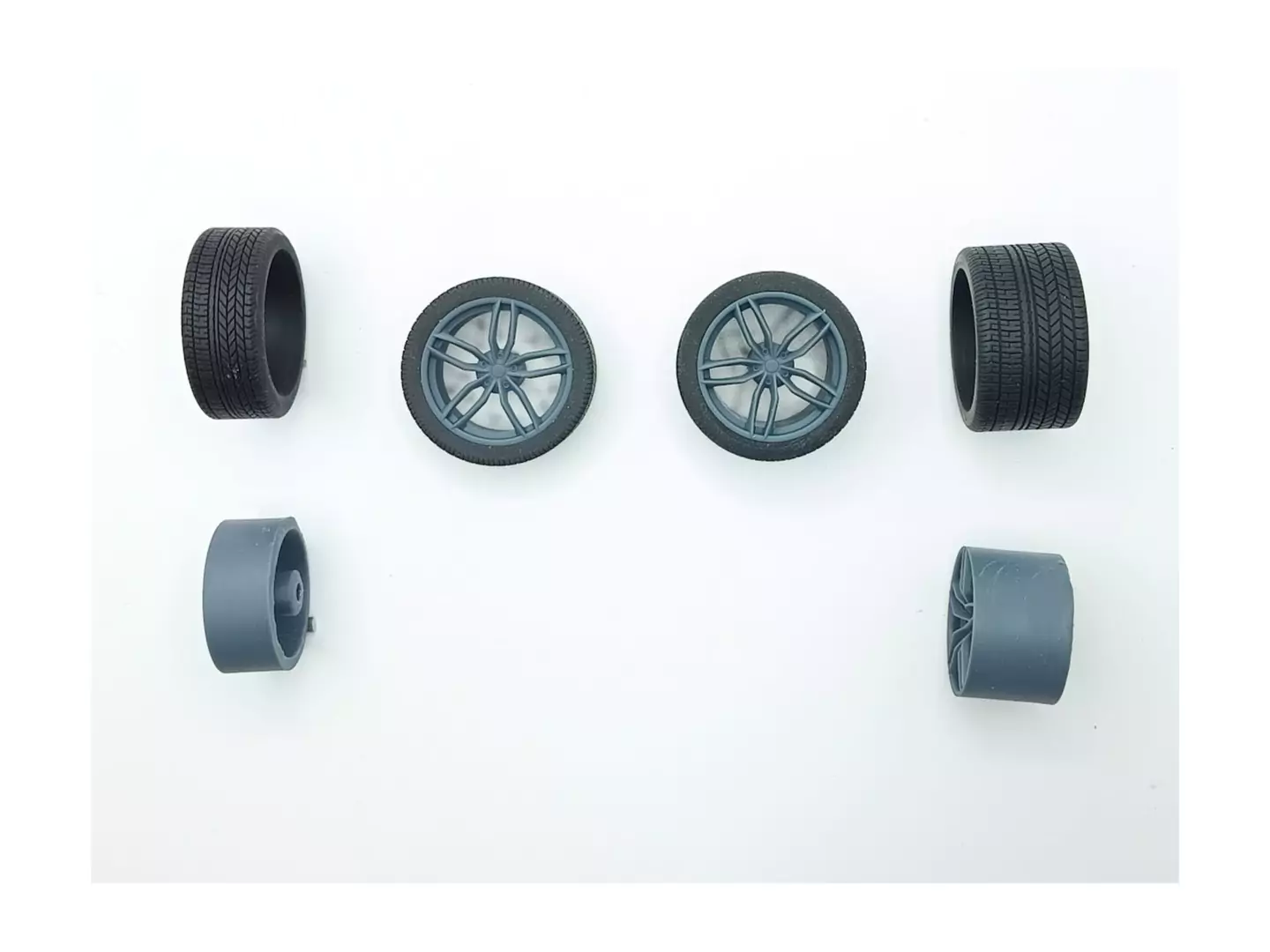 4 roues Ferrari 5 branches ø 37.80 mm - Résine 3D - 1:18