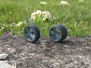 4 roues Ferrari 5 branches ø 37.80 mm - Résine 3D - 1:18