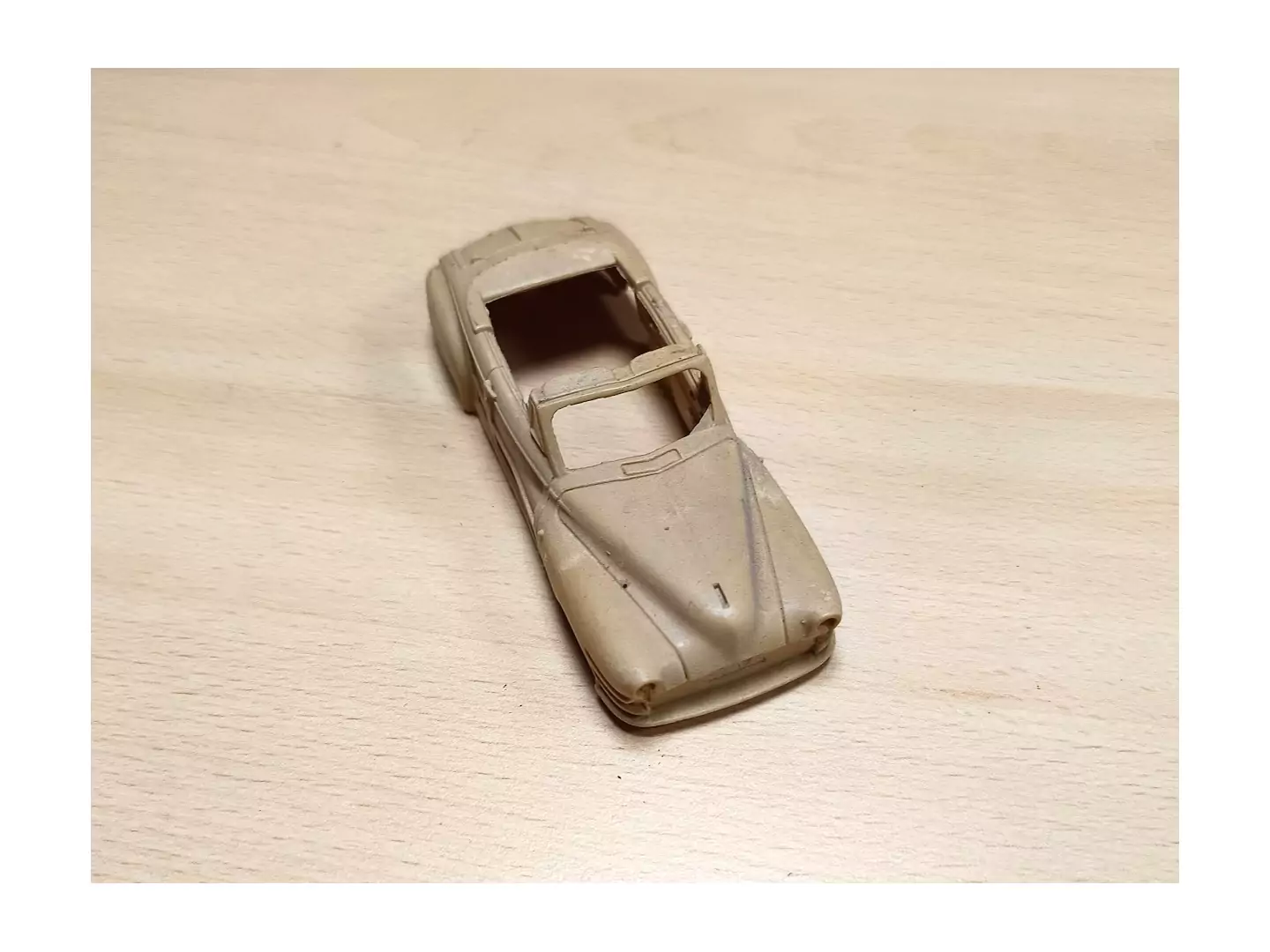 En l'état : Carrosserie - Résine - 1:43 (Objet 009)