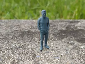 Diorama : Homme debout avec lunettes H.42.70mm - 3D CREATIVE - 1:43