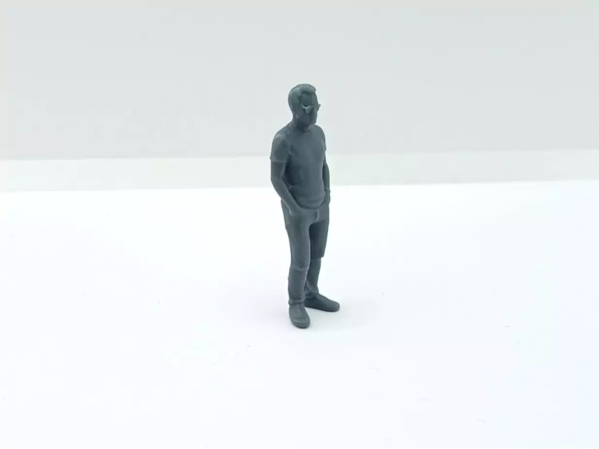 Diorama : Homme debout avec lunettes H.42.70mm - 3D CREATIVE - 1:43